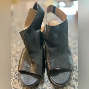 Gorgeous, buttery soft Naturalizer Sandals